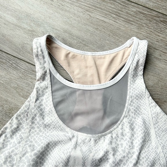Lululemon Mesh With Me Tank in Desert Snake White Silver Fox White - Picture 7 of 15